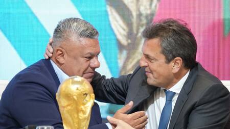 Massa fue recibido por Chiqui Tapia en el predio de AFA: "Gobierne quien gobierne en 2030, el Mundial arranca en Argentina"