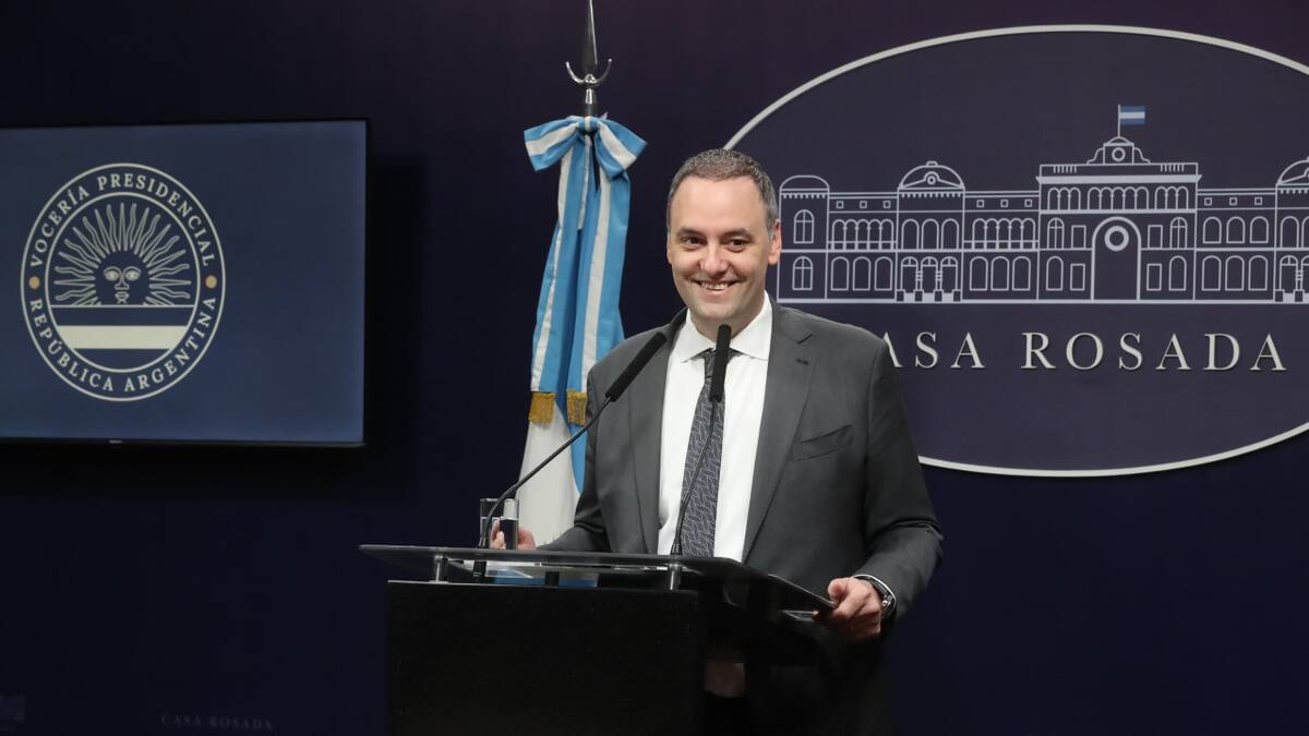 Conferencia de Manuel Adorni.