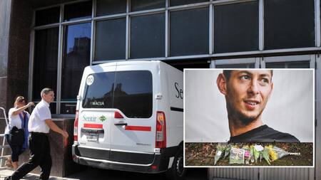 Ambulancia que translada los restos de Emiliano Sala, NA