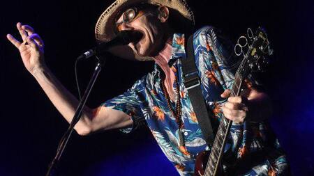 Skay Beilinson presentó "Otras puertas otros mundos", su tercera canción desde 2019