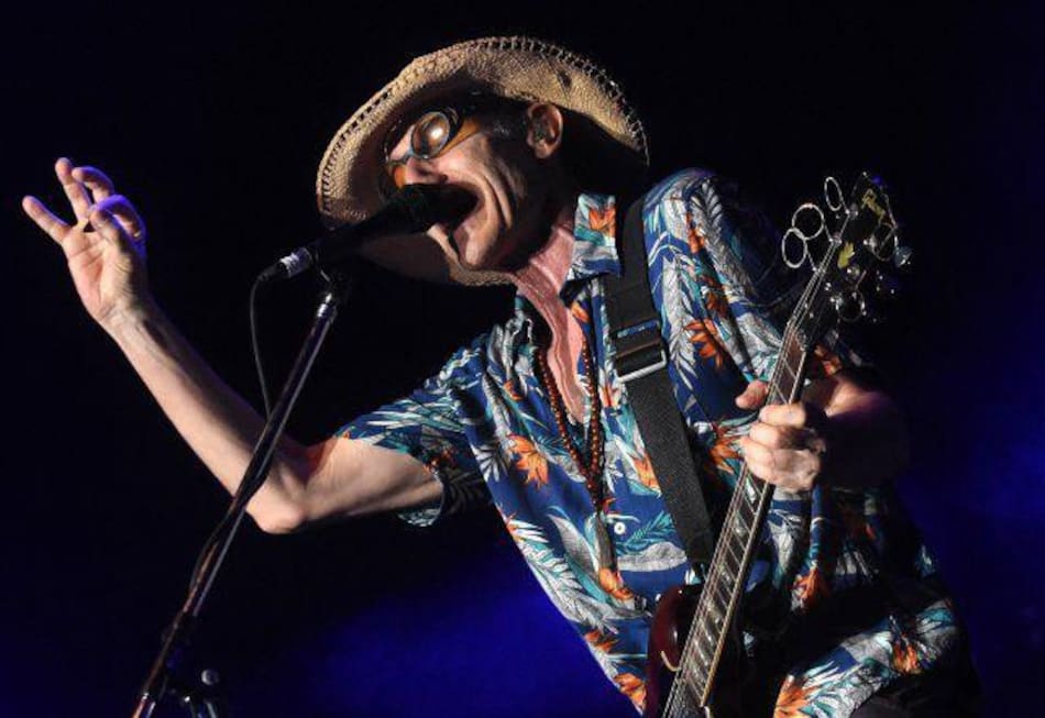 Skay Beilinson presentó "Otras puertas otros mundos", su tercera canción desde 2019