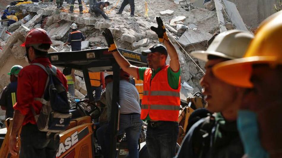 Rescatistas tras terremoto de México (Reuters)
