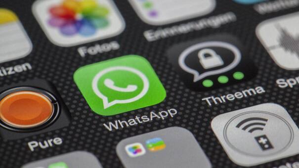 Emoción, tristeza y amor en los emojis más usados: el significado de cada corazón de WhatsApp, según su color