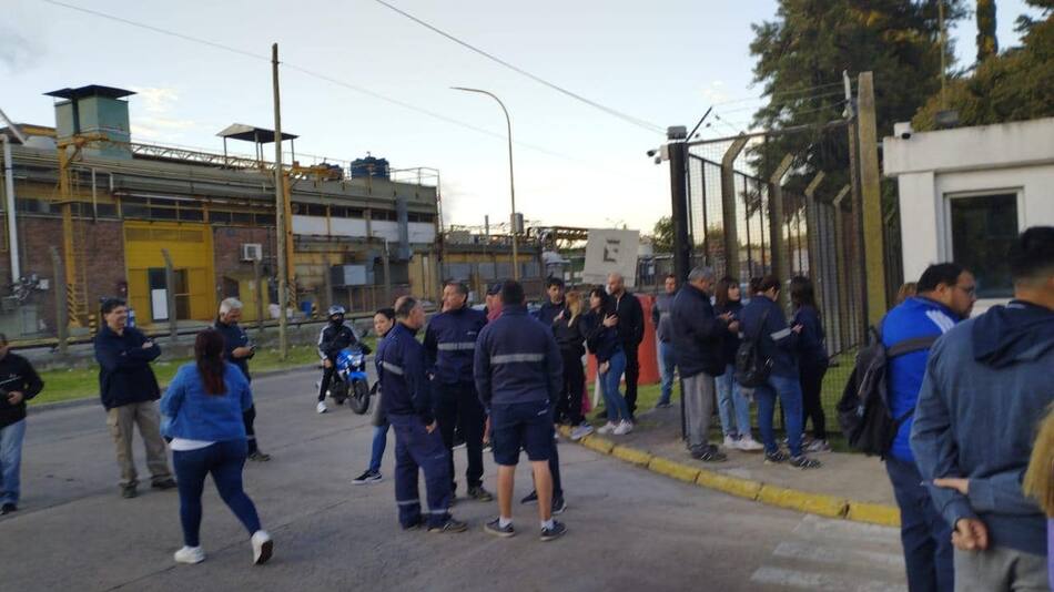 Despidos en la planta de Avon, de San Fernando. Foto: X @sfnuestro.
