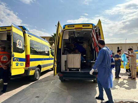 Combustible pasando a Gaza por el paso de Rafah. Foto: EFE.