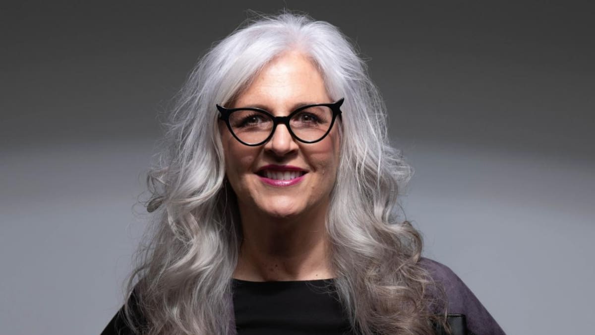 Rejuvenecer el rostro y recuperar volumen: el corte de pelo ideal para sentirse renovada a los 50