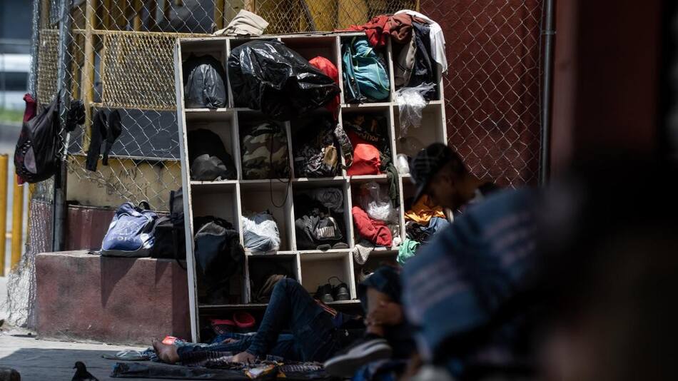 Migrantes en la frontera entre México y Estados Unidos. Foto: EFE.