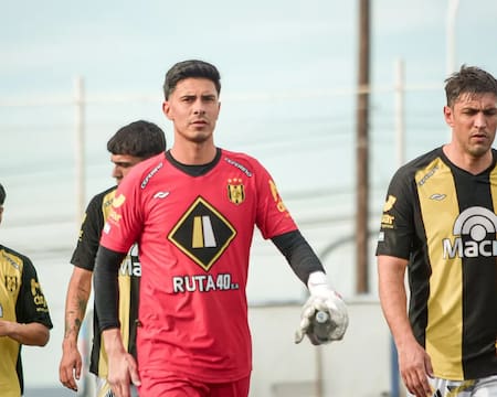 Mauricio Nievas, arquero de Deportivo Madryn.