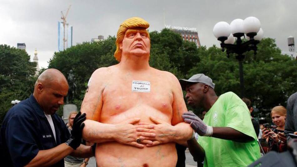 Estatua de Trump desnudo