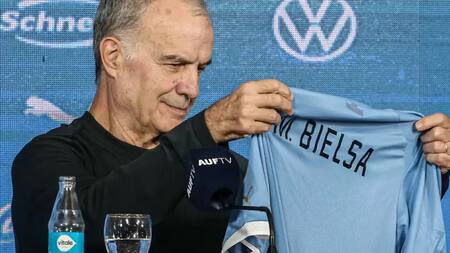 Marcelo Bielsa, entrenador de la Selección de Uruguay. Foto: NA.