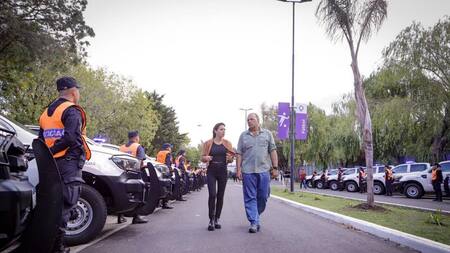 Entrega de patrulleros en Quilmes de Mayra Mendoza y Sergio Berni. Foto: Prensa.
