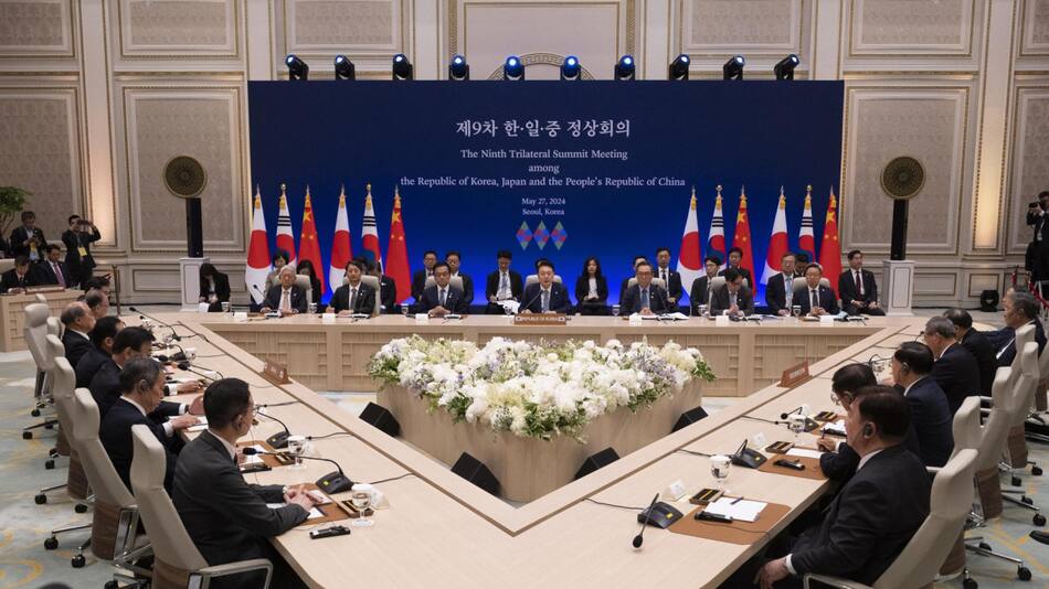 Reunión trilateral entre Japón, Corea del Sur y China. Foto: EFE