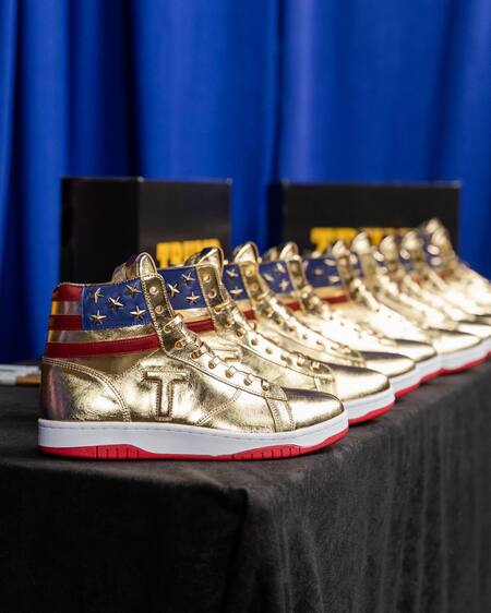 Las zapatillas de Donald Trump. Foto: Instagram @sneakercon