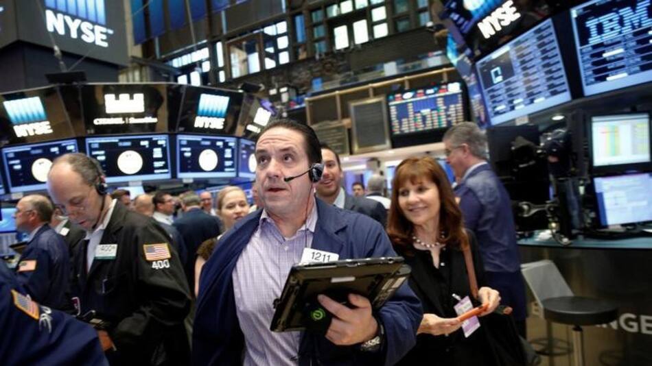 Wall Street, acciones y riesgo país, REUTERS