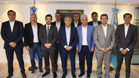 Gobernadores de Juntos por el Cambio respaldaron la Ley Bases y el paquete fiscal