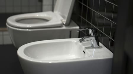 ¿El bidet no va más?: la tendencia en baños ideal para espacios reducidos que combina practicidad y diseño moderno