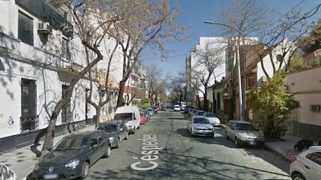 Hallan cuerpo sin vida de una mujer envuelto en una frazada en Colegiales