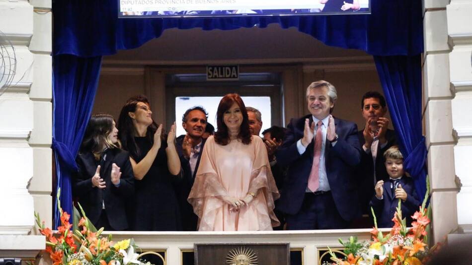 Cristina Kirchner y Alberto Fernández en jura de Axel Kicillof gobernador de la Provincia de Buenos Aires, Frente de Todos