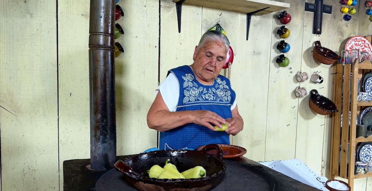 Doña Ángela; cocinera mexicana.