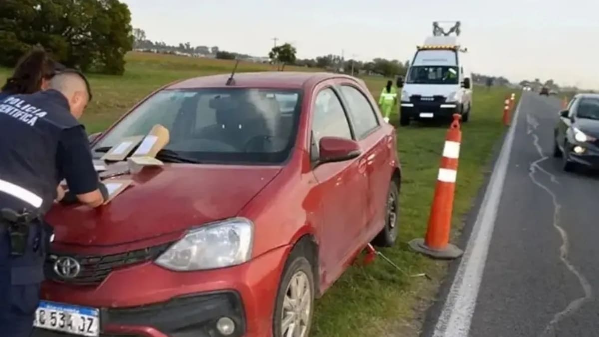 Tragedia en La Plata: un docente pinchó un neumático en la ruta y murió atropellado por un camión
