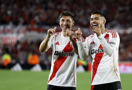 Gonzalo Montiel y Paulo Díaz; River vs Barracas Central. Foto: NA/Damián Dopacio