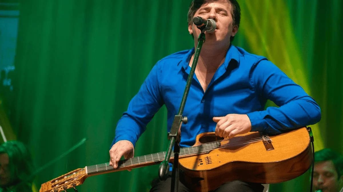 Nahuel Pennisi artista de folklore