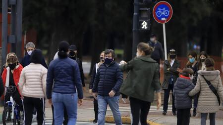 Coronavirus en Argentina, gente en las calles, pandemia, NA