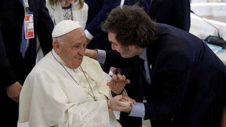 Javier Milei con el papa Francisco en la cumbre del G7. Foto: NA