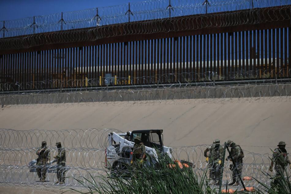 Valla de alambre contra inmigrantes en Texas. Foto: EFE.