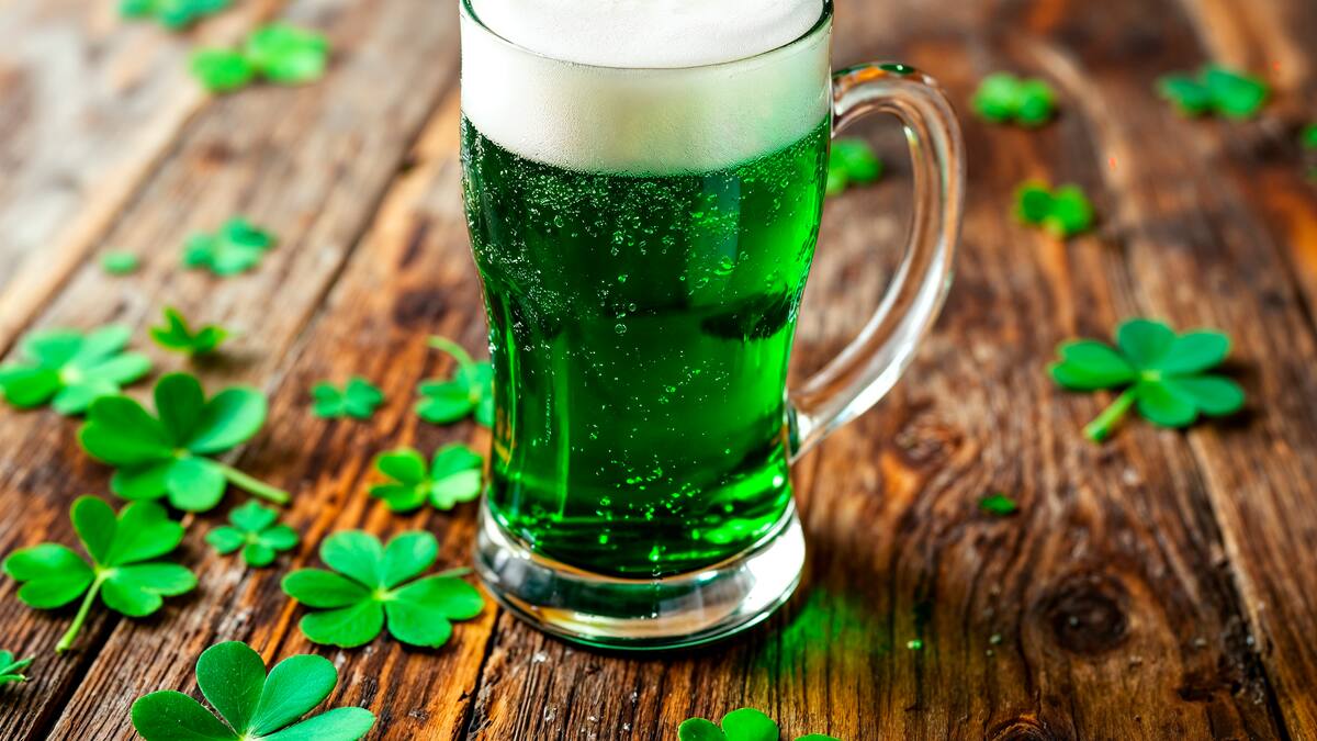 San Patricio 2026 en casa: cómo preparar la clásica cerveza verde en simples pasos