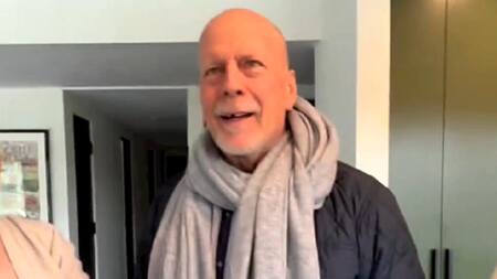 Así pasó su cumpleaños Bruce Willis. Foto: captura.