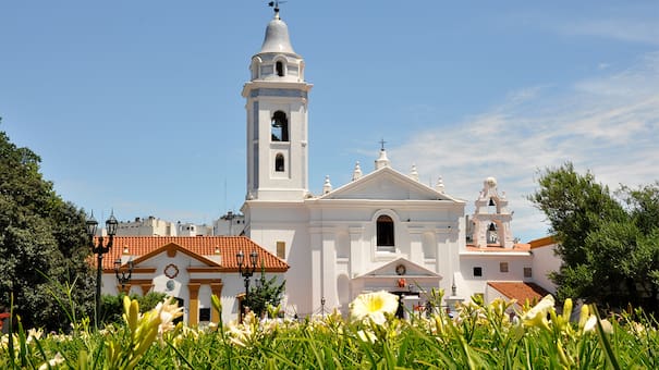 Fue uno de los miradores más importantes de CABA: la iglesia de estilo colonial cuya huerta se convirtió en el cementerio más famoso