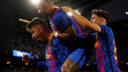 Festejo de Pique para el Barcelona ante Dinamo Kiev por Champions League, AGENCIA EFE