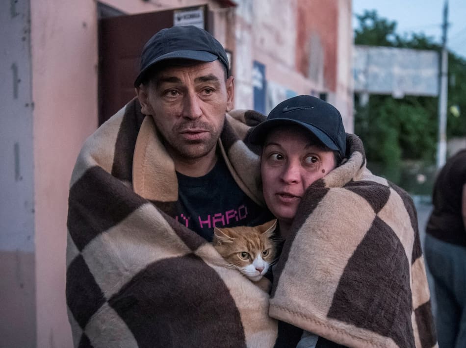 Evacuados tras la destrucción de la represa. Foto: Reuters.