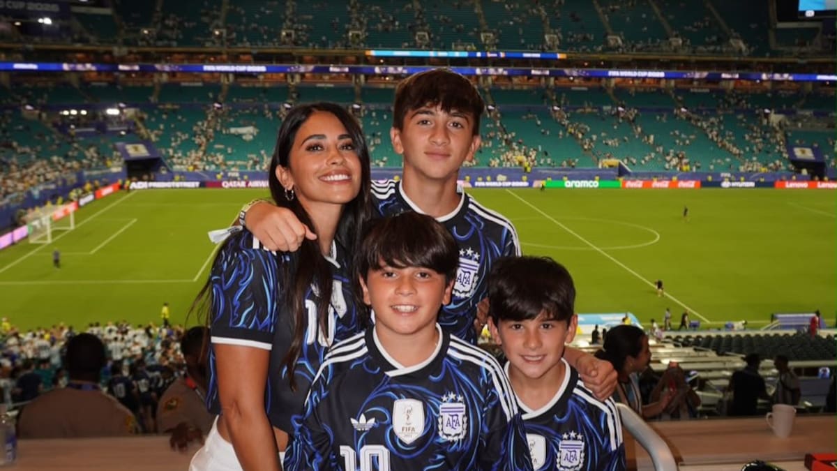 Antonela Roccuzzo repitió la postal más esperada con sus hijos tras otro gol de Messi y el triunfo de Argentina