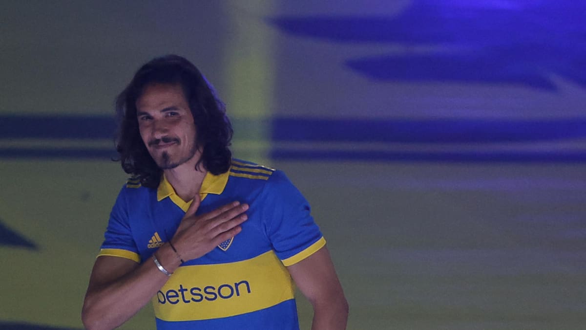 Edinson Cavani se vistió por primera vez como jugador de Boca Juniors. Foto: EFE.