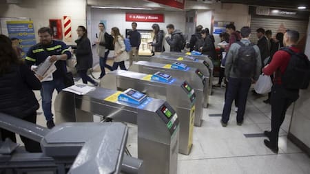 Liberan molinetes en el Subte. Foto: NA