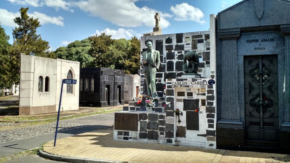 Tumba Carlos Gardel, foto turismociudadebuenosaires