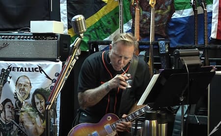 James Hetfield tomando mate. Foto: redes sociales.