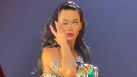 Katy Perry no podía abrir el ojo. Foto: captura.