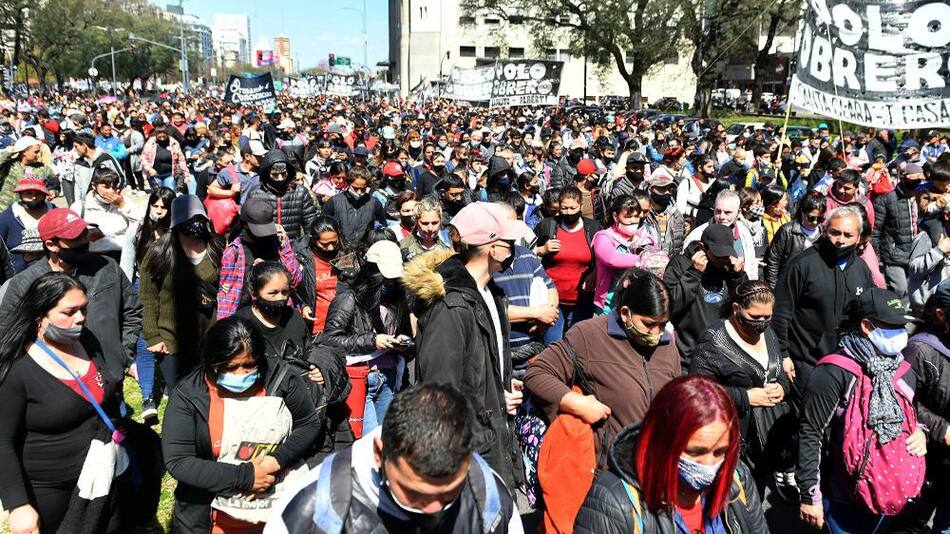 Manifestación de organizaciones sociales en avenida 9 de julio, NA