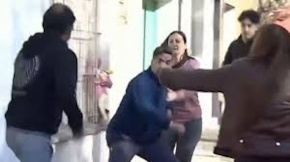 Violencia en un móvil de TV en San Miguel