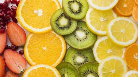 Algunas frutas ricas en antioxidantes y vitaminas esenciales ayudan a prevenir infecciones respiratorias. Foto: Freepik.