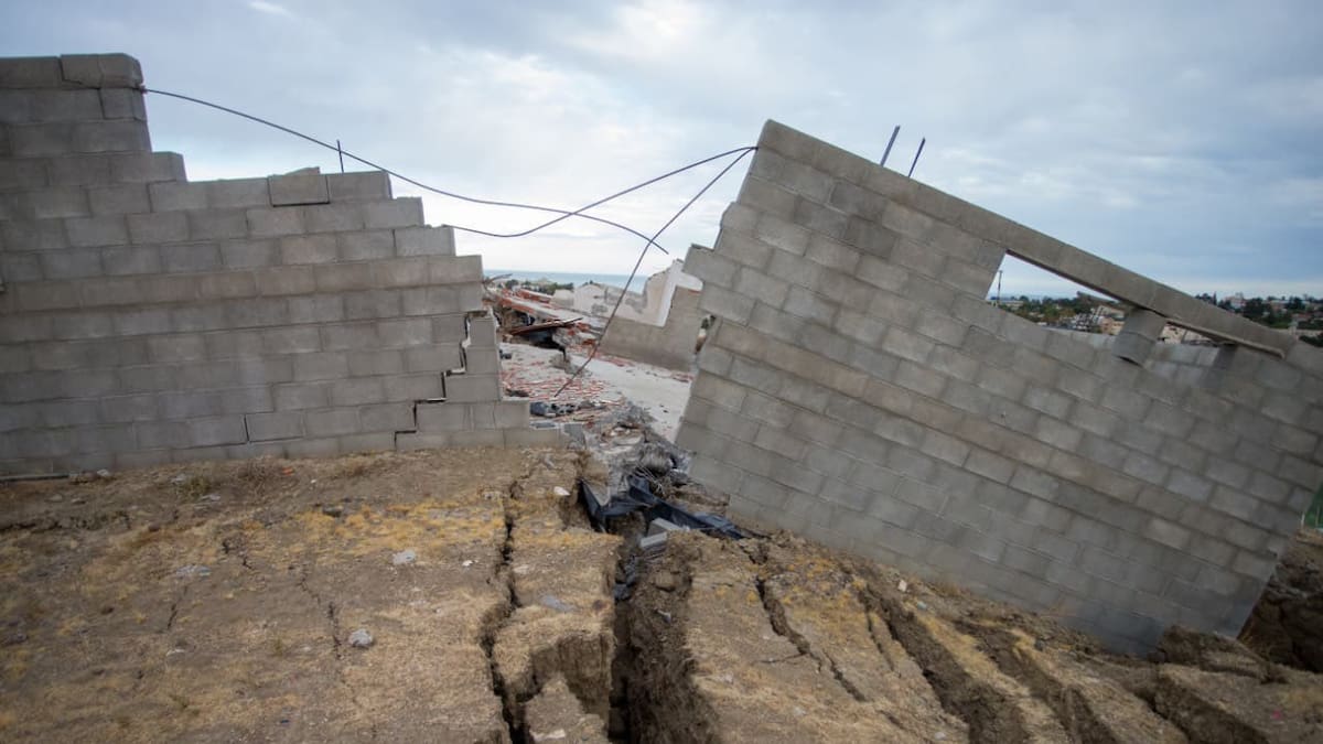 Deslizamiento de tierra en el cerro Hermitte, Comodoro Rivadavia.