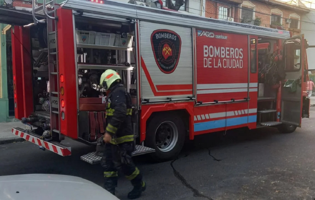 Los bomberos trabajaron en el lugar. Foto: NA.