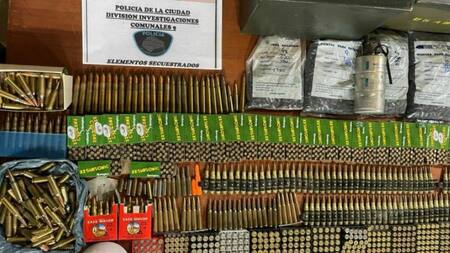 Parte del material secuestrado en el allanamiento en vivienda de Mataderos. Foto: NA