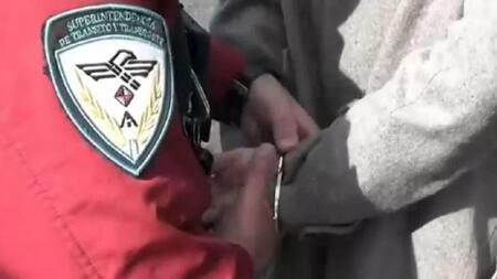 Automovilista detenido, NA