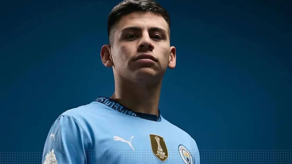 Claudio Echeverri en el Manchester City.