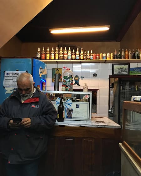 Pizzería mítica de San Telmo. Foto: Instagram @acuminale