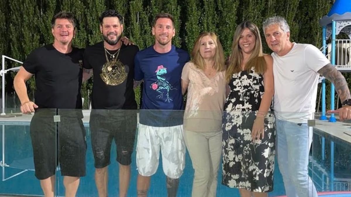 Jorge Messi y Celia Cuccittini junto a sus hijos